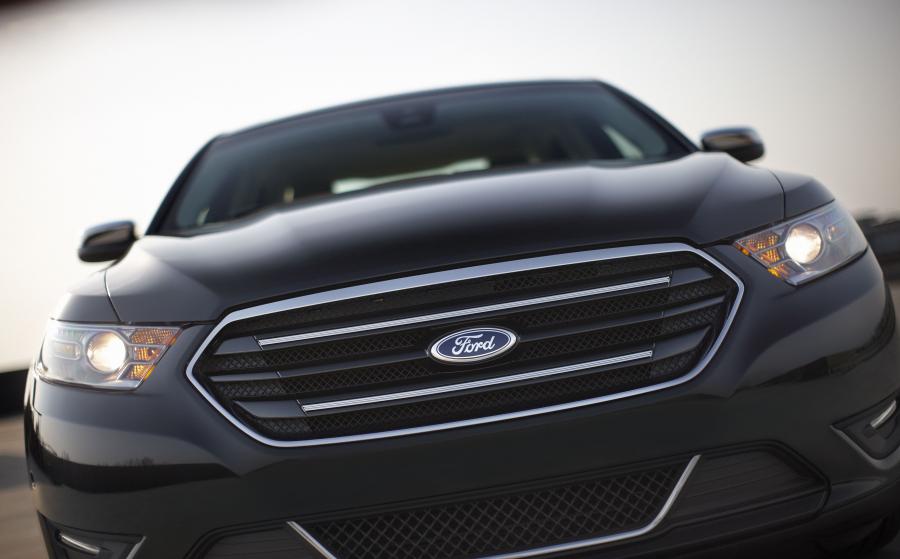  Ford Taurus Limited 2013 года  (фото 15 из 16)
